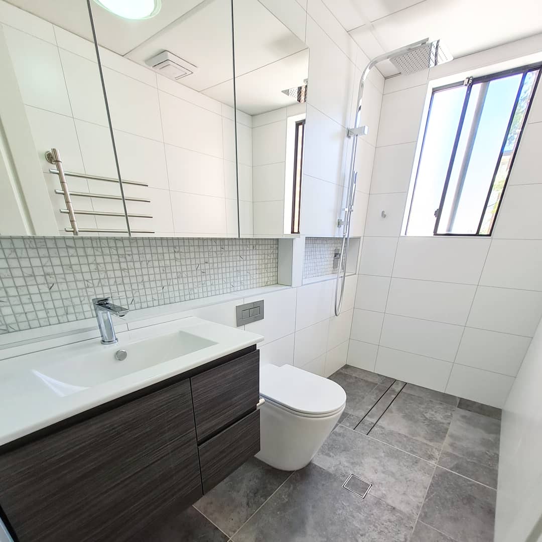 Chrome Shower Rail - Image 3