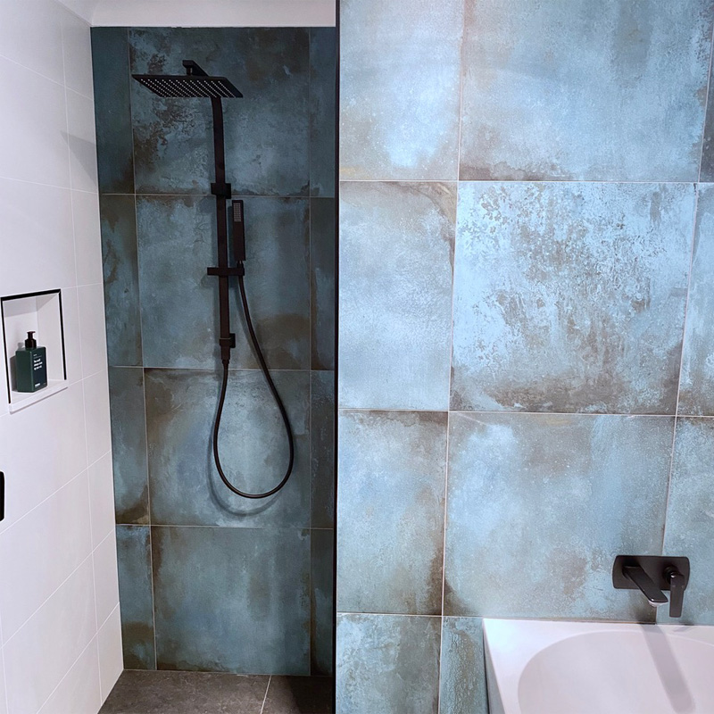 200mm Black Shower Head - Image 3