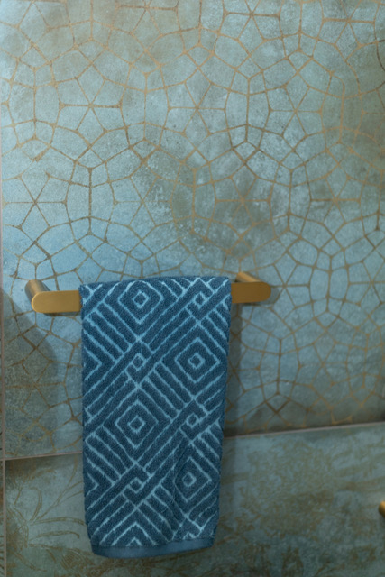 RUSHY - Brushed Brass Hand Towel - Image 3